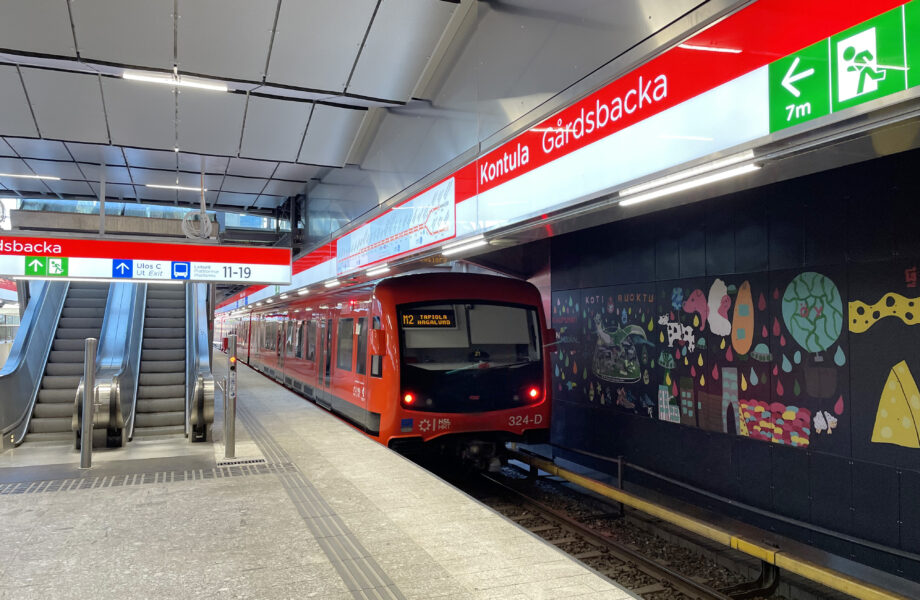 Kontulan metroasema avaa itäisen sisäänkäynnin – uusi järjestelmä torjuu lintuja